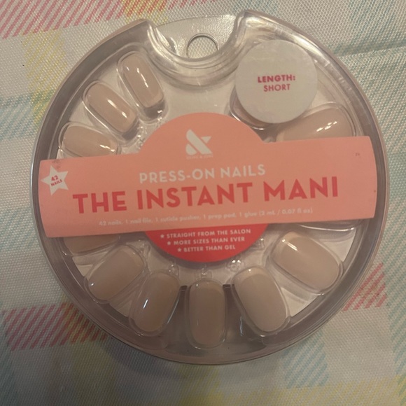 The Instant Mani Press-On Nails - Picture 1 of 2